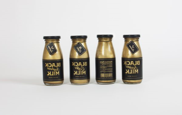 金色和黑色的牛奶食品包装设计(图2)